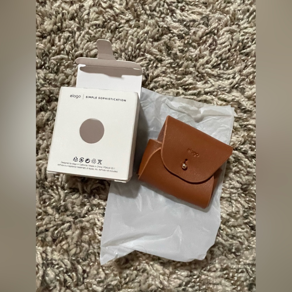 ** Bundle add on**. BROWN LEATHER AIRPODS CASE - Picture 4 of 4